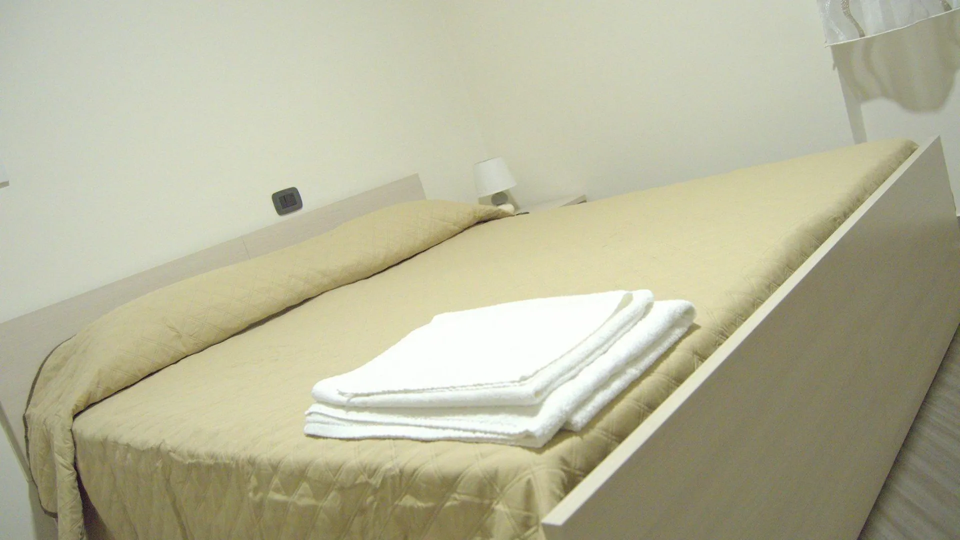Bed and Breakfast Civico 83 Reggio Calabria 0*,  Italia
